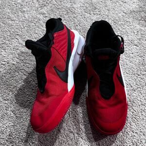 Nike Boys Team Hustle D High Top Sneakers Red Black White Size 7 Youth Big Boys